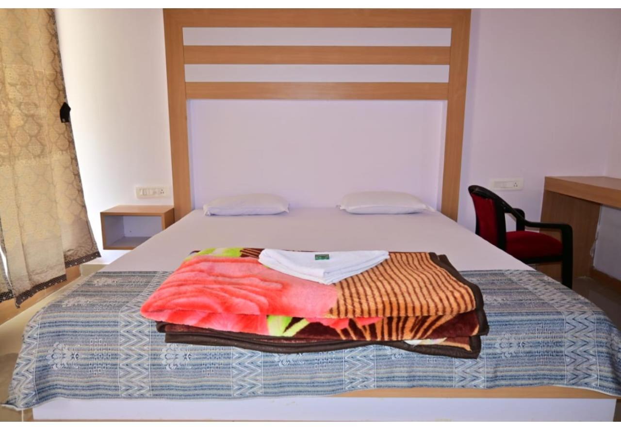 Moon Shine Garden Resort Lakshmanpur Buitenkant foto